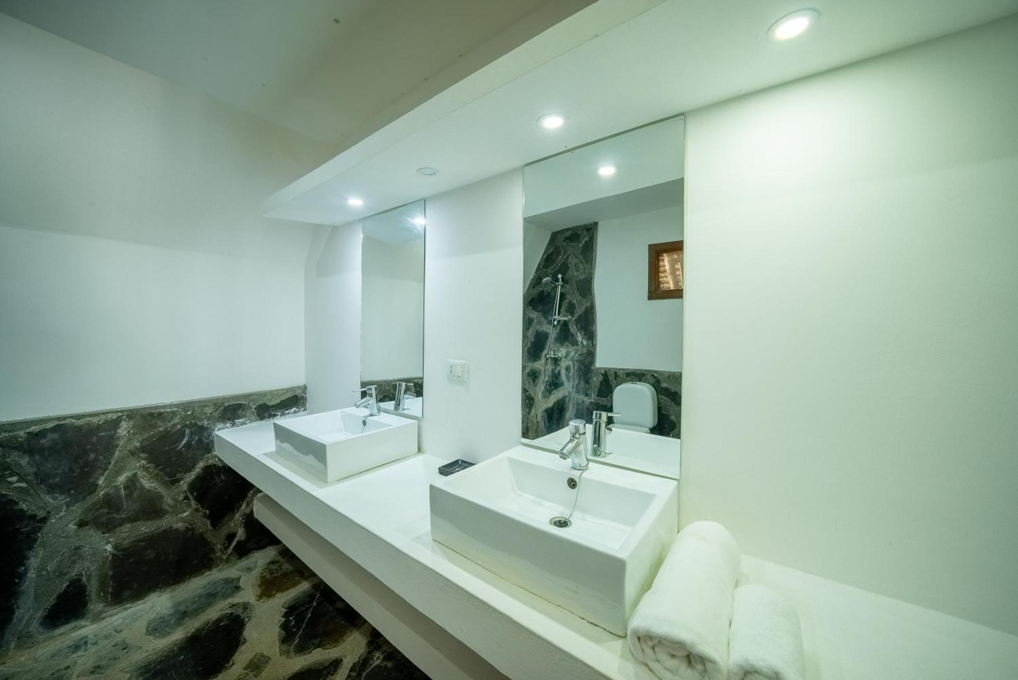 Beachfront Villa Hideaway Zanzibarhouses Kiwengwa  Exterior photo