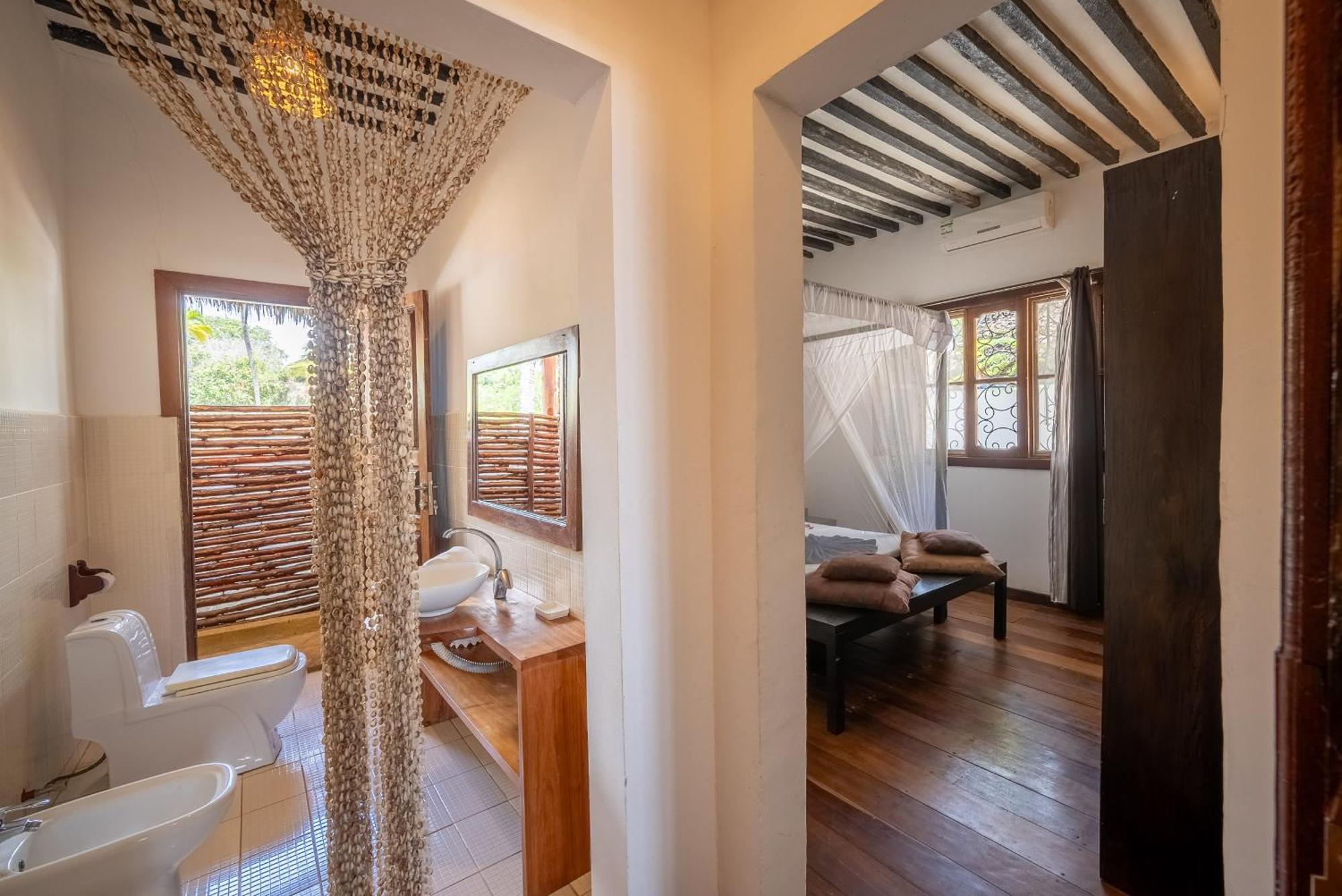 Beachfront Villa Hideaway Zanzibarhouses Kiwengwa  Exterior photo