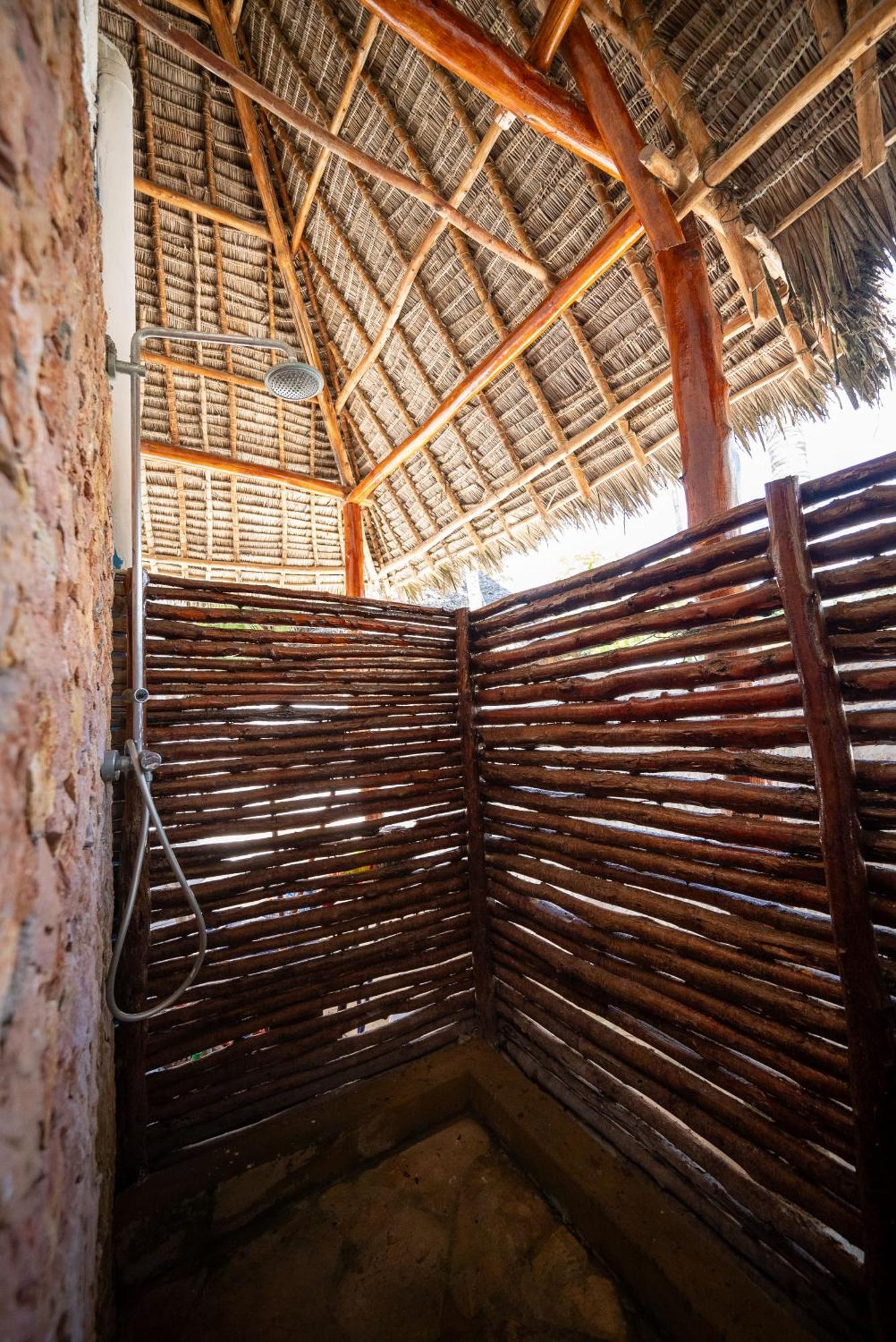 Beachfront Villa Hideaway Zanzibarhouses Kiwengwa  Exterior photo
